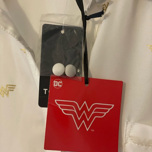 SOLD Torrid Madison Gold Wonder Woman Logo Button Blouse Plus Size 3x (22-24) - Picture 7 of 11